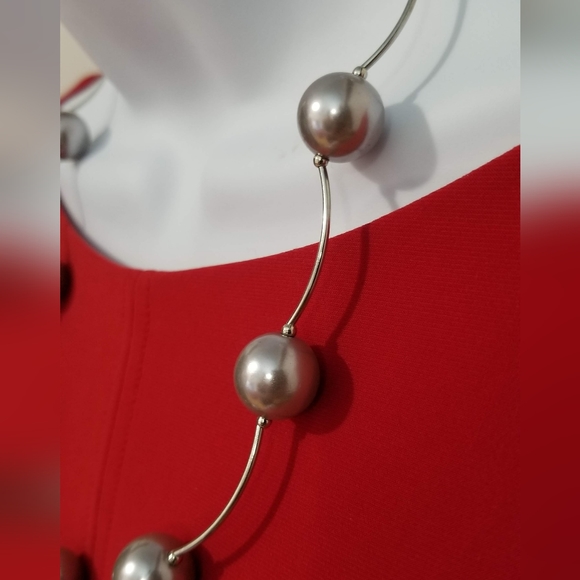 Silver faux pearls station necklace, adjustable - Picture 3 of 4